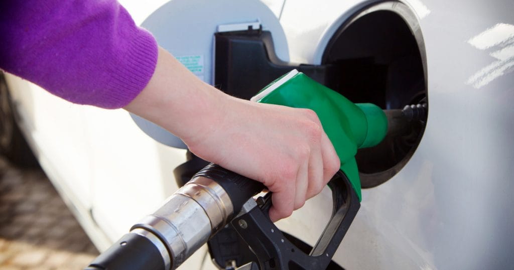 Az ismét változó benzinárakra készüljön fel a hétvégére az autósok!