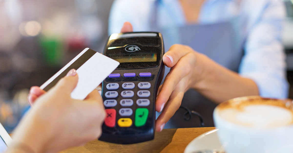 Hogyan kerülheted el a bankkártya tiltást külföldön: tippek a nyugodt utazáshoz