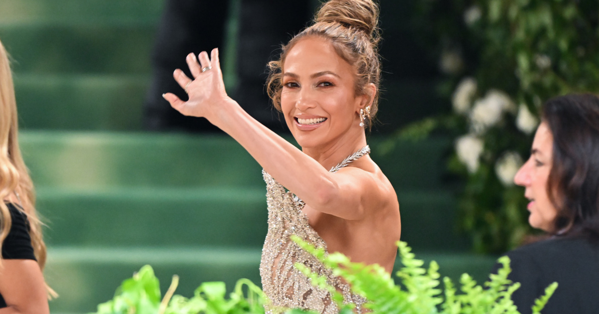 Jennifer Lopez ragyogó megjelenése a Met-gála kreációiban