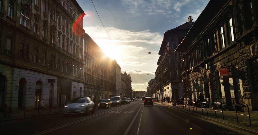 Közlekedési káosz Budapest utcáin: fontos információk a hétvégi utazás előtt