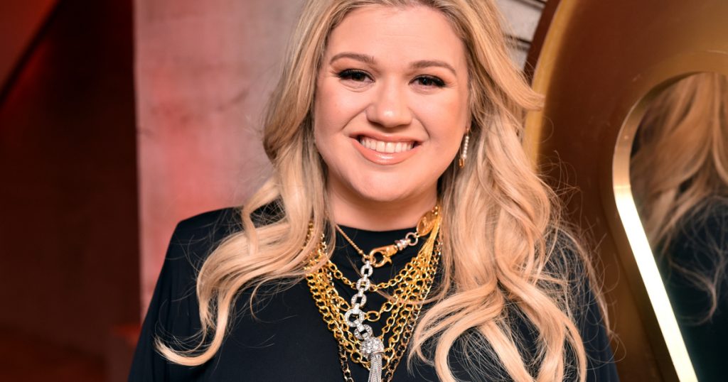 Átváltozás: Kelly Clarkson elkápráztató fogyása után bombázó külsővel bűvöli rajongóit