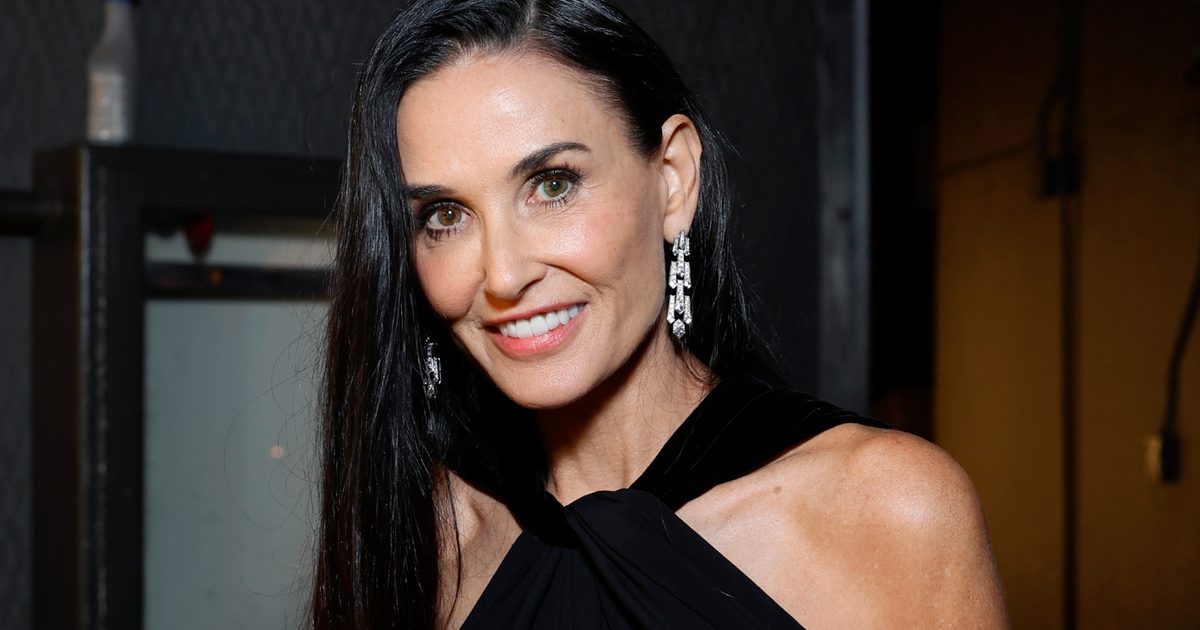 Demi Moore, az örök szépség: áttetsző ruhában lenyűgöző dekoltázst mutatott