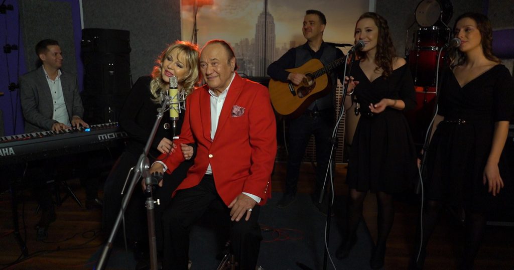 Balázs Klári lenyűgöző megjelenésével rabul ejtette a szíveket: a 71 éves énekesnő csillogott a piros estélyiben