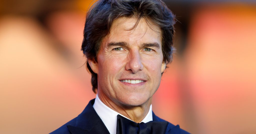 A Szexi 61 éves Tom Cruise félmeztelen fotója felkavarta a hullámokat: plasztikai sebészek véleményezték