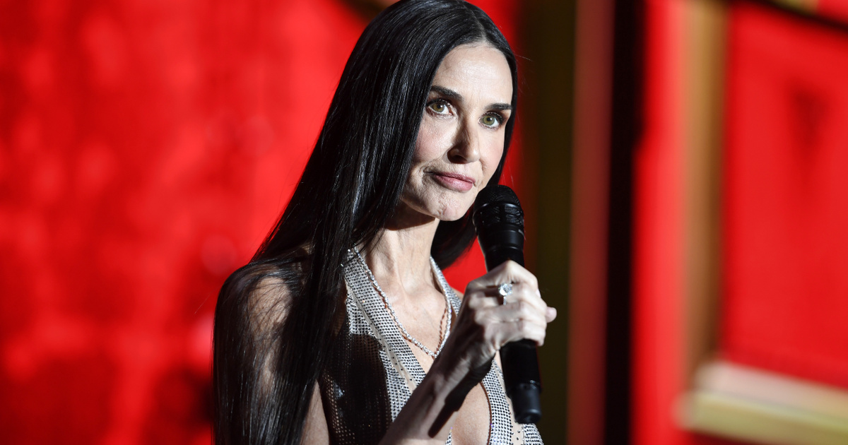 Demi Moore durva kijelentése a színpadon: a kamerák is lekapcsolták