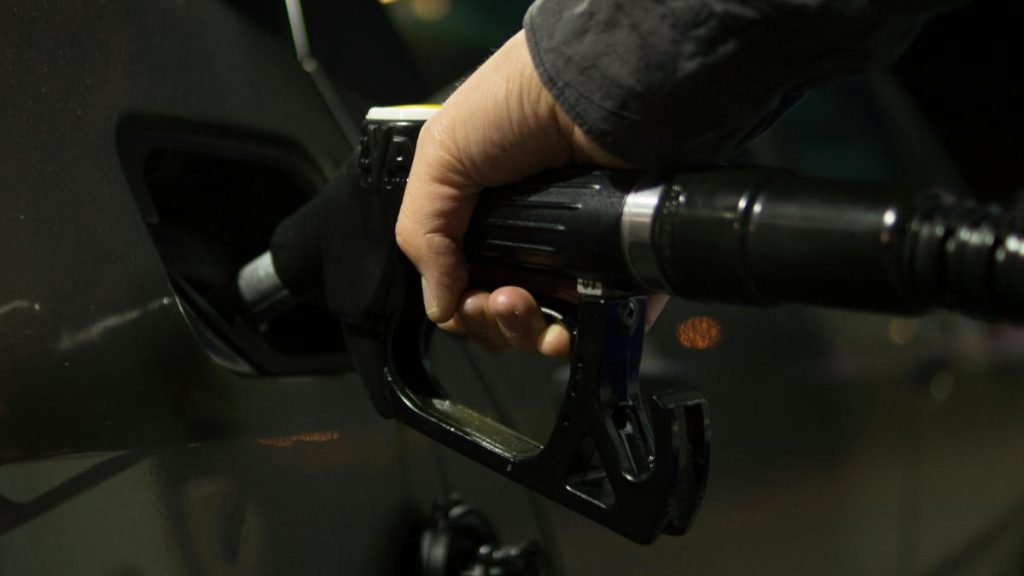 Az autósok öröme: csökkenő benzinárak a közeljövőben