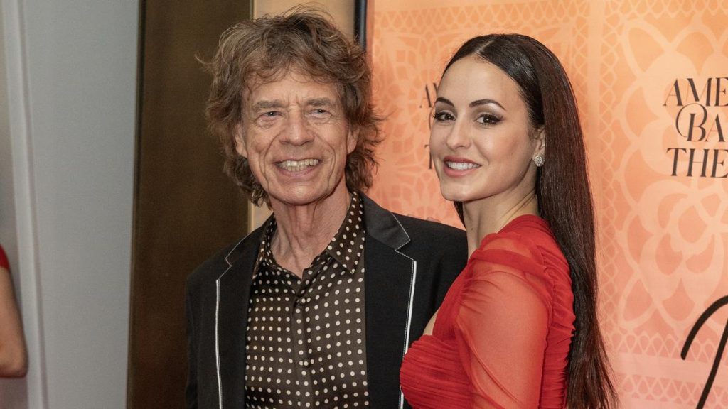 Mick Jagger 80 évesen is az apaság örömét keresi: 8 gyermek után tovább bővítené családját