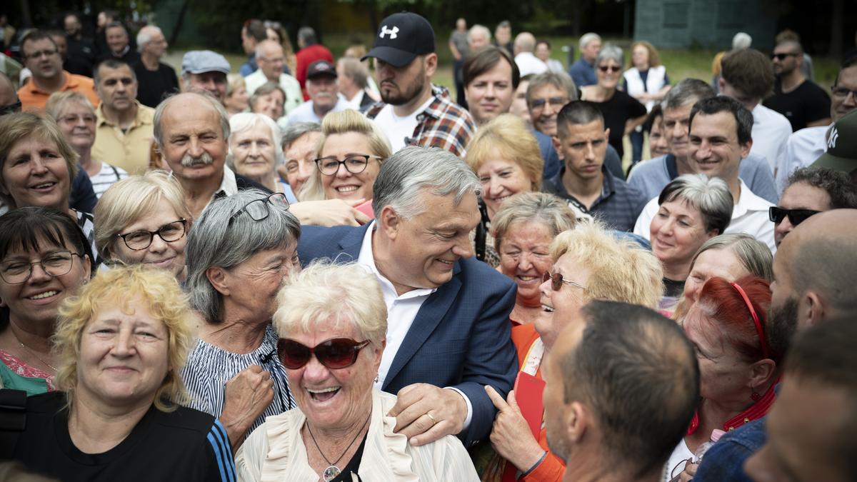 Orbán Viktor kampányolva sorosozott a fővárosban: „Márpedig aki fizet, az rendeli a zenét”