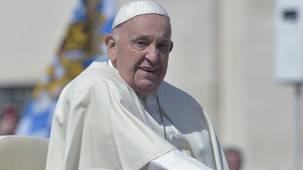 A Vatikán bocsánatot kért Ferenc pápa melegekre tett sértő kijelentése miatt