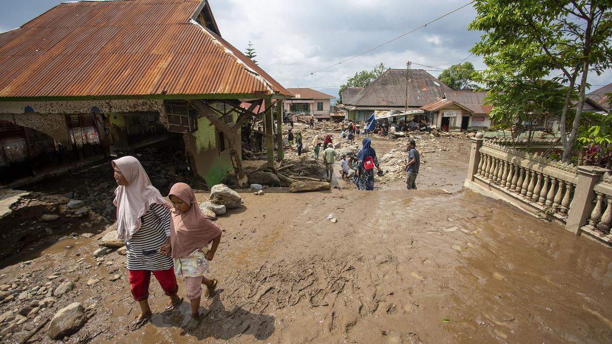 Szumátrai katasztrófa: halálos lávafolyam és villámárvíz pusztításai