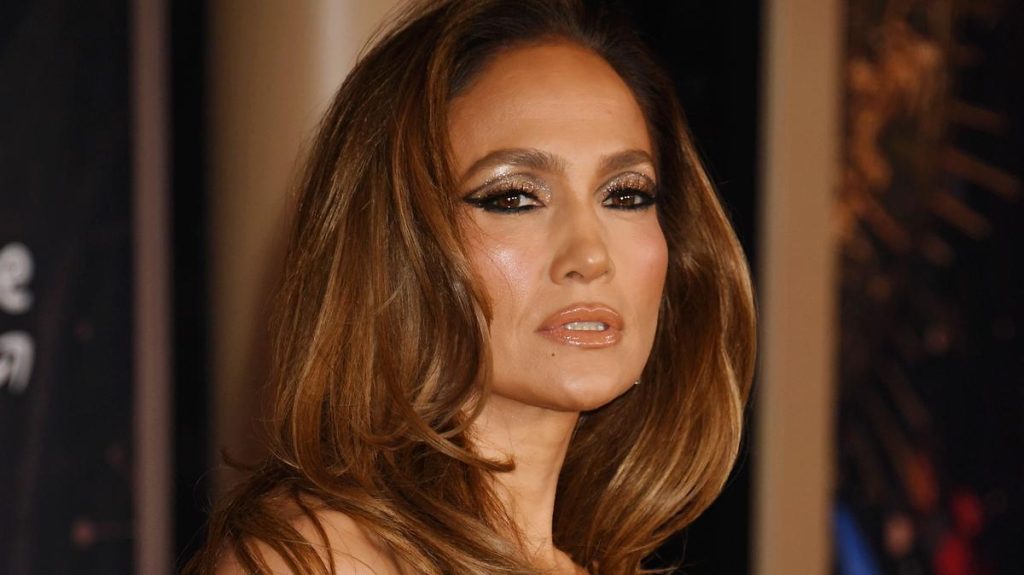 A cím lehet: "Jennifer Lopezék kínosan elzavarták a riportert a Ben Affleck kérdése miatt: Videó a botrányról