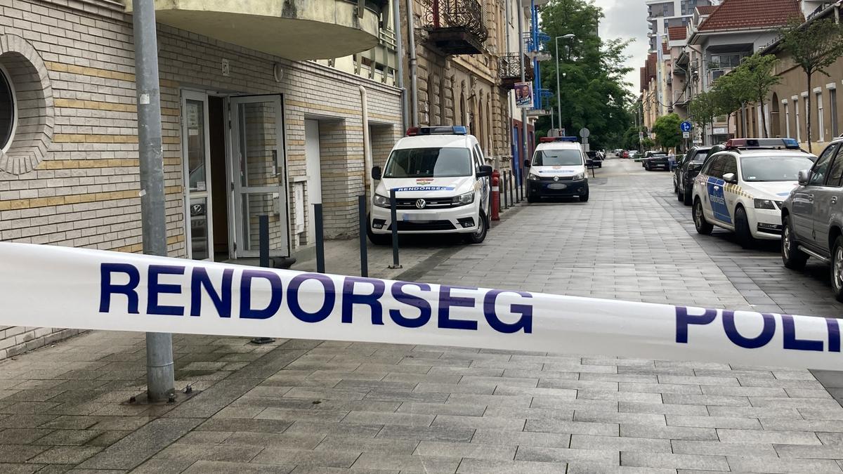 Az újpesti mészárlás rémülete: A családirtó rendőrökre támad, majd végez a szüleivel - Drámai fotók a véres helyszínről