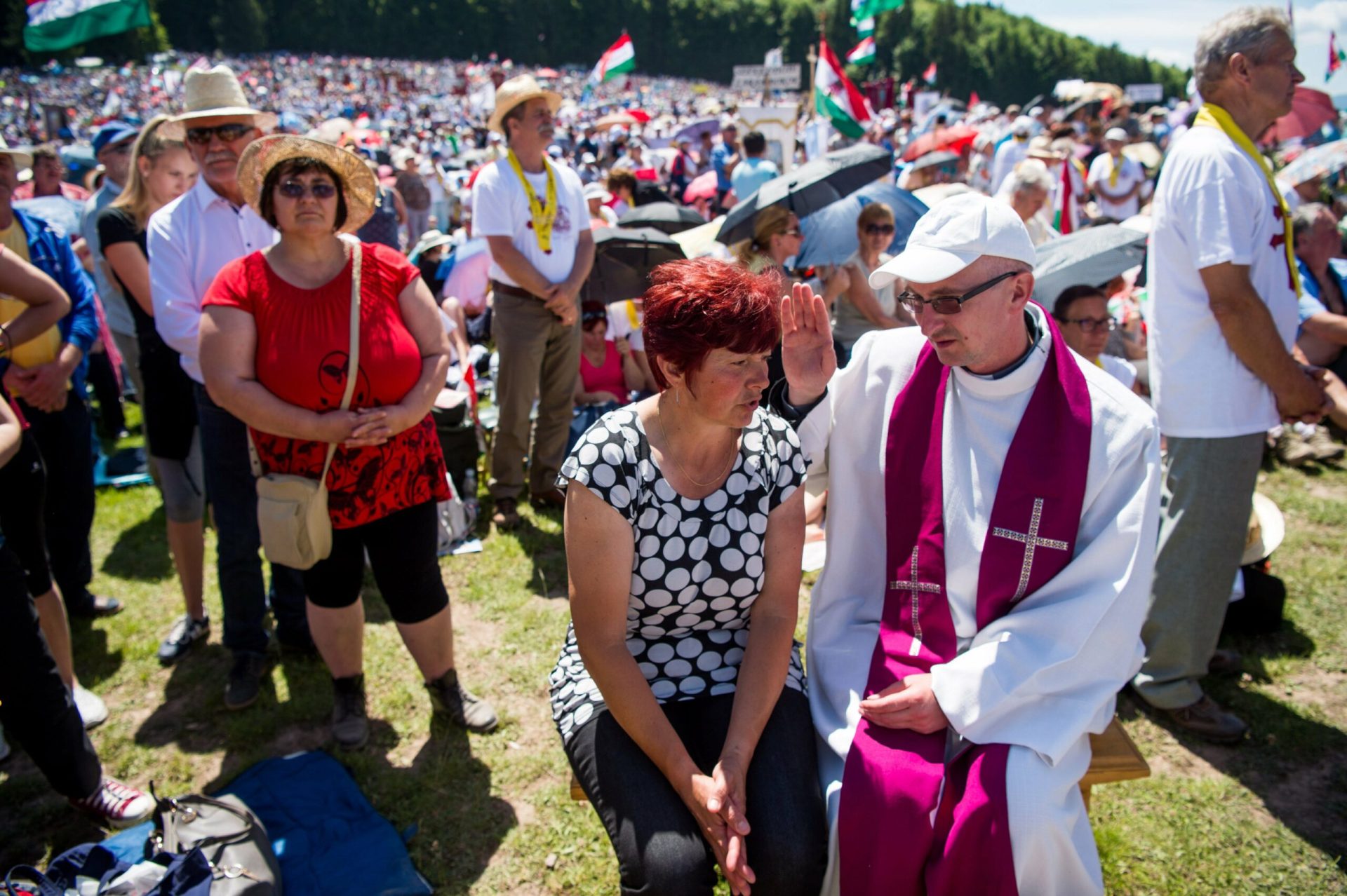 A fideszes képviselők véleménye: “A papoknak nincs kötelezettségük jelenteni a gyermekek elleni bűncselekményeket