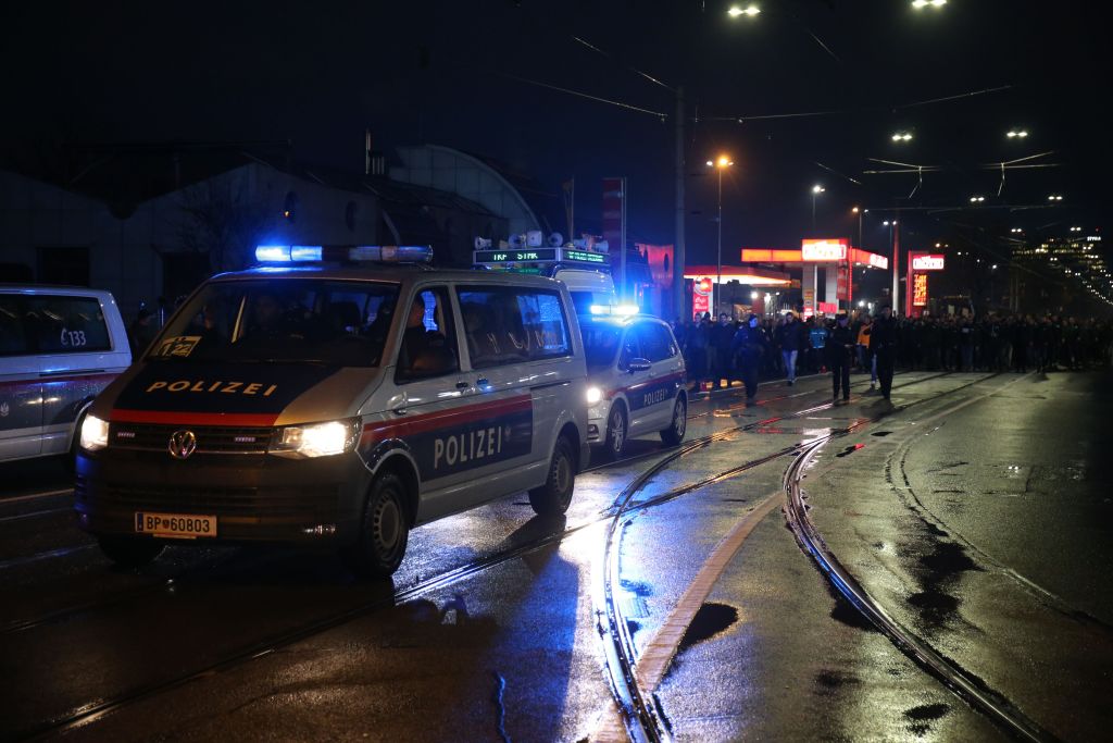 Veszélyben a város: a rendőrök lecsaptak a terrortámadást tervező 14 éves lányra Grazban