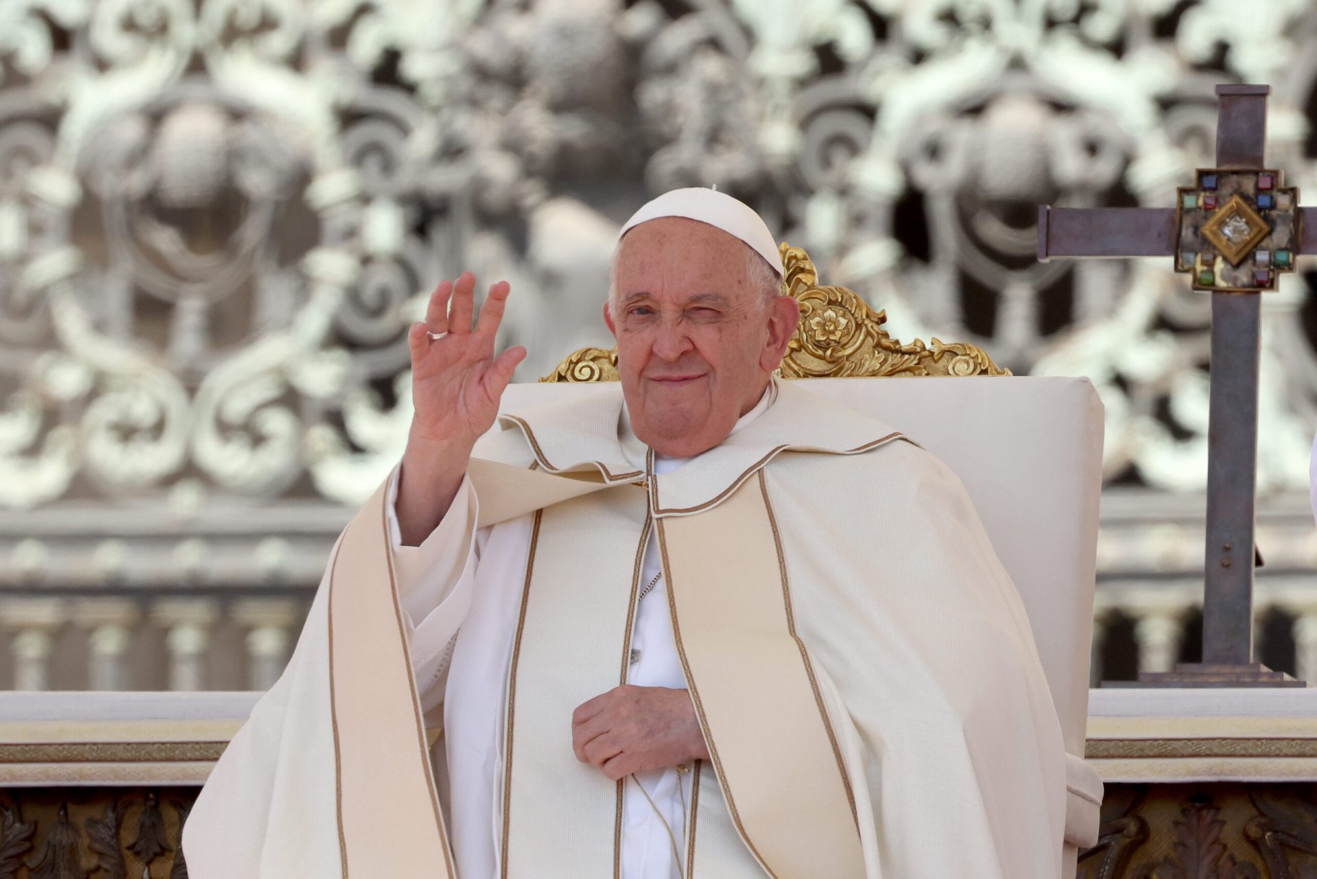 A cím: "Ferenc pápa bocsánatot kért a buzizás miatt a Vatikánban