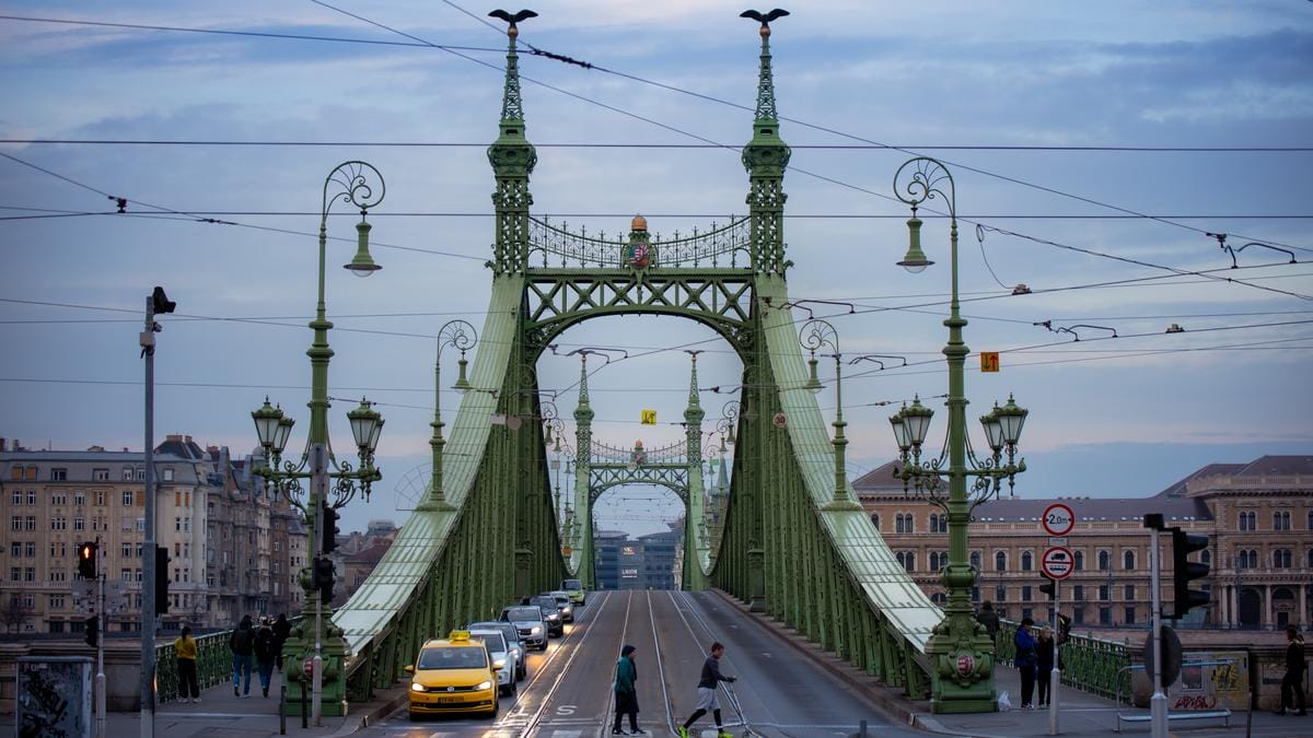 Az autósok dühösek lesznek: péntektől teljes lezárás érkezik a budapesti hídhoz