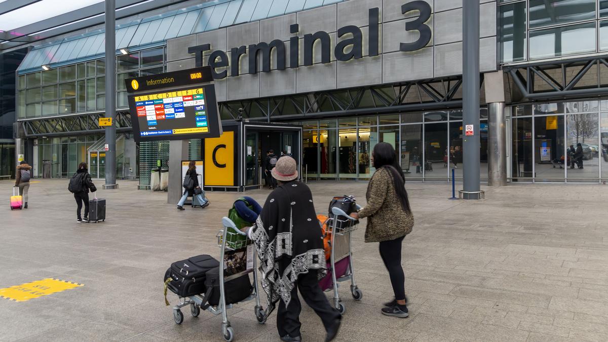 A „Repülőtéri káosz: Víz és étel nélkül maradt utasok, meghibásodott rendszer”