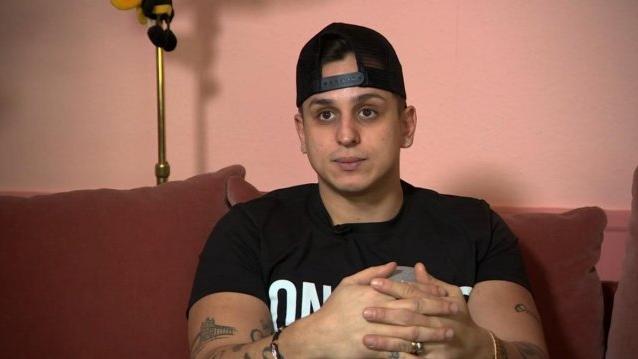 Aurelio szenvedése: a nyomkövető "kütyü" már fizikális fájdalmat okoz neki