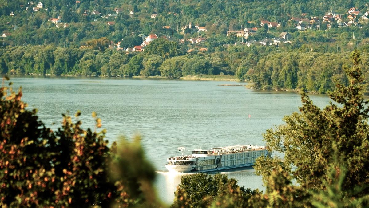 Szívfacsaró hajókatasztrófa Verőcénél: Két halott, öt eltűnt – A mentők folyamatosan azon dolgoznak, hogy megtalálják őket