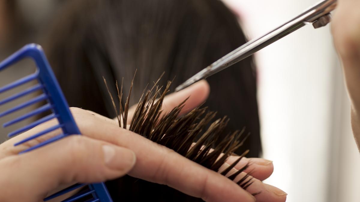A diszkrimináció a legkisebbek ellen: a haj hosszúsága miatt kirúgnák a 12 éves kisfiút az iskolából