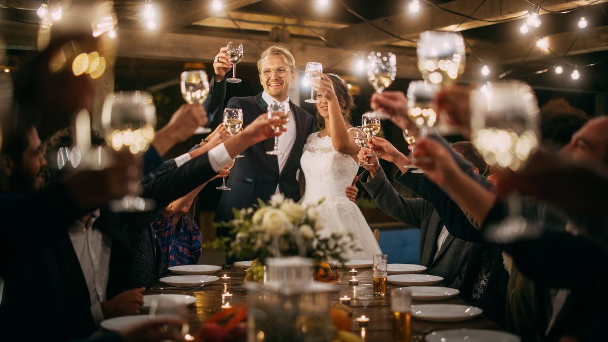 A tökéletes mennyiségű bor kiszámítása az esküvőre