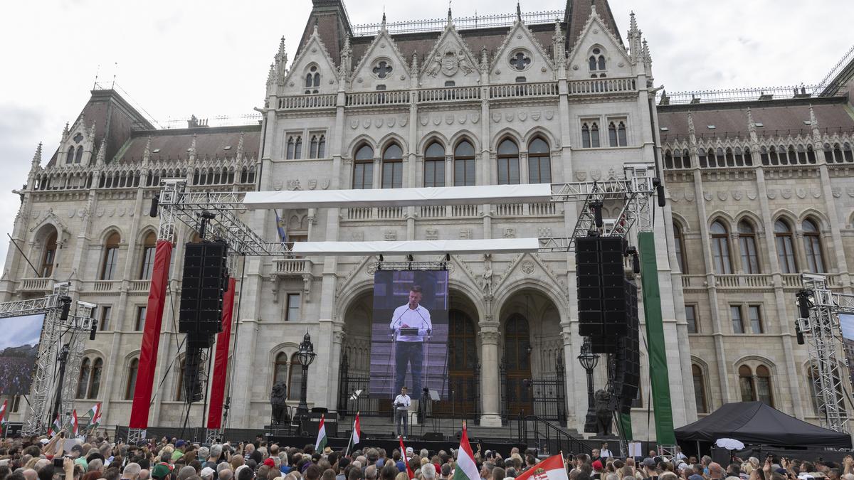 Az április 6-i tüntetés Magyar Péter 28 millió forintjába került: Nyilvános költségek a háttérben