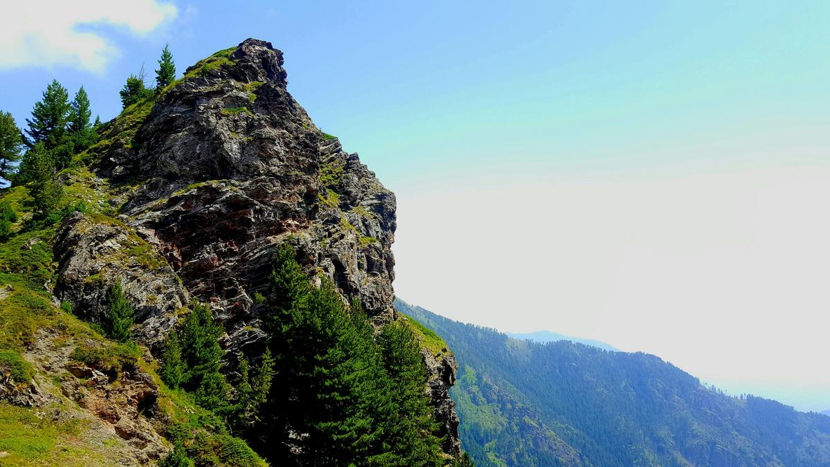 Tragikus baleset a Pécskő sziklánál: egy túrázó lezuhant