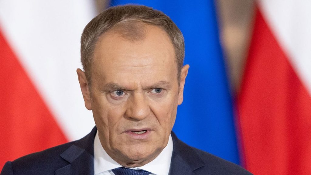 Tusk: A lengyeleknek fel kell készülniük a háborúra