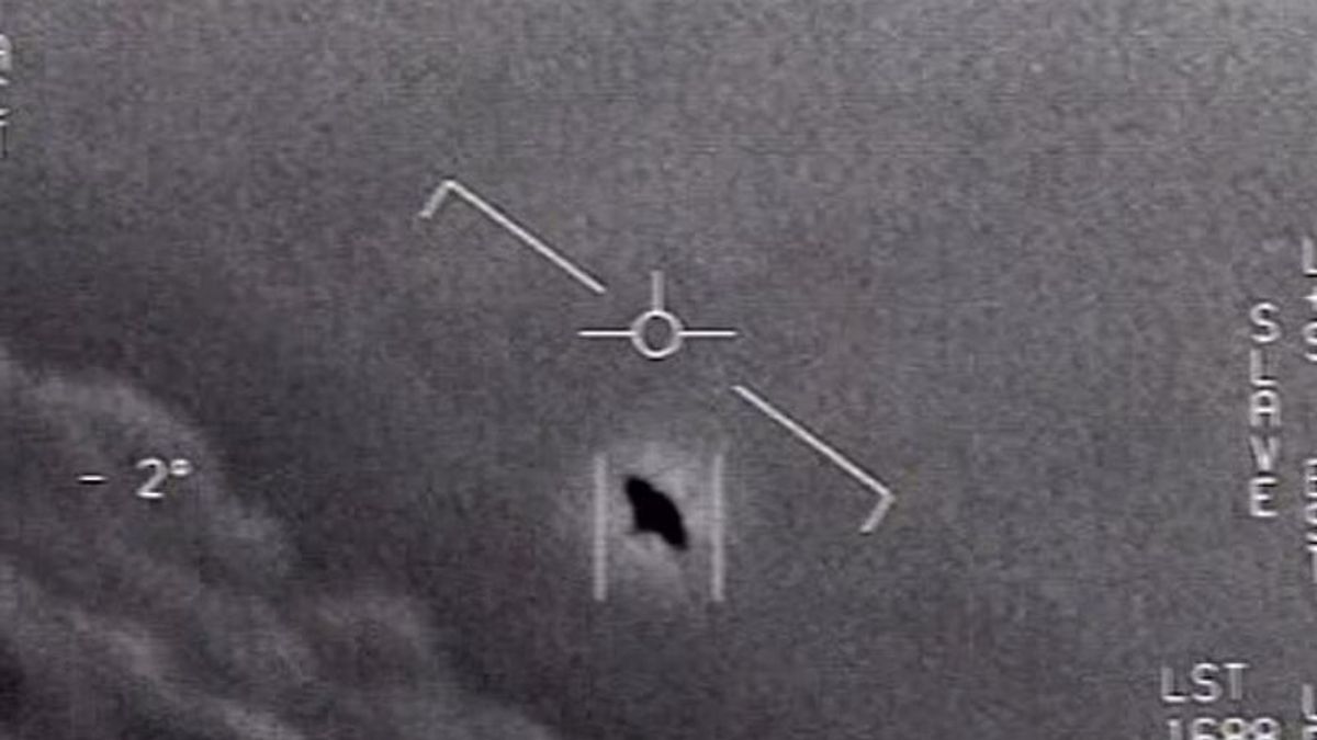 Az “Ijesztő UFO látogató a légiparádén: Felbolydult a közönség!