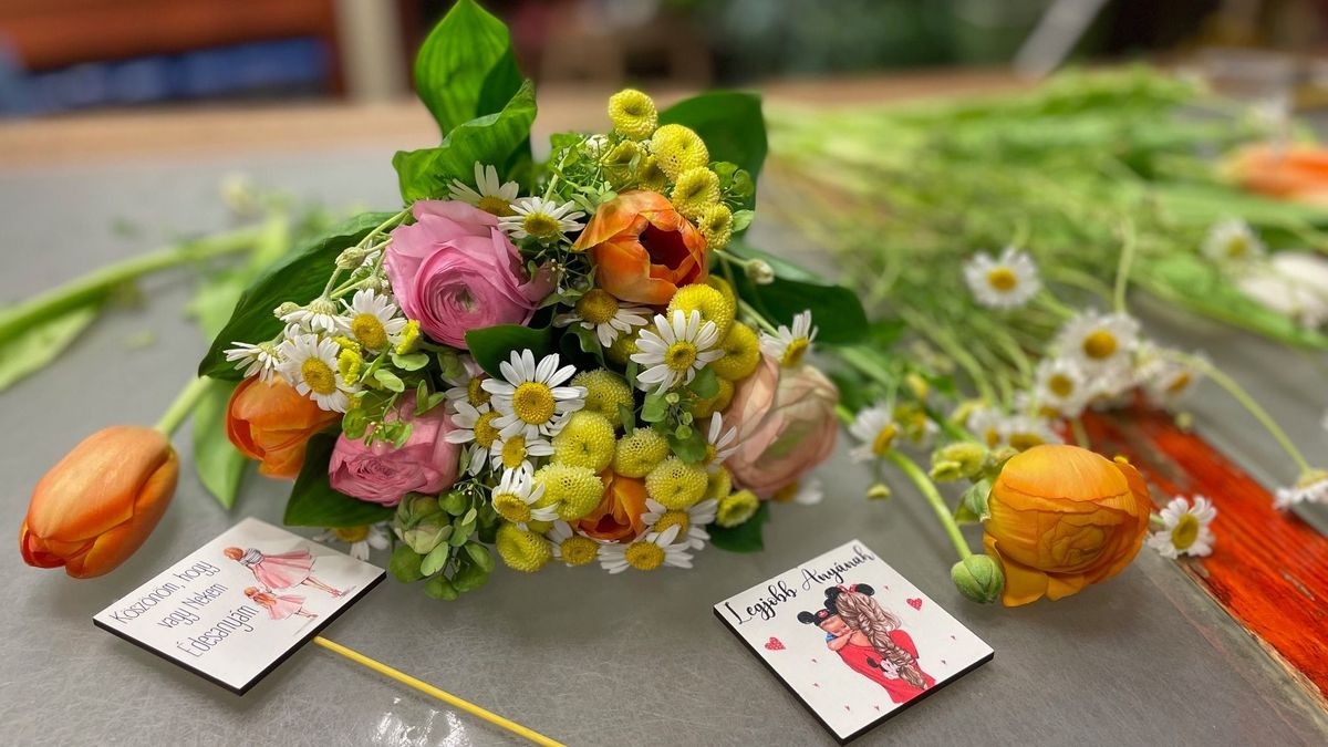 Virág, csoki, hűtőmágnes, kedves emlék. Te mivel kedveskedsz Anyák napjára?