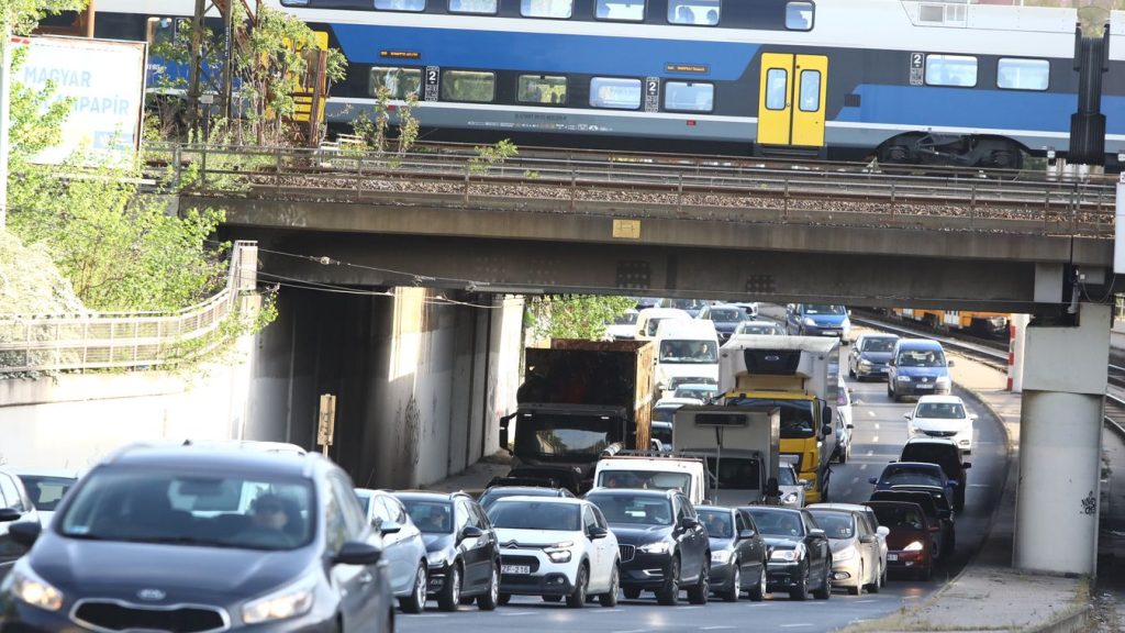 Budapesten komoly baleset történt: forgalom leállt a Kőbányai úton