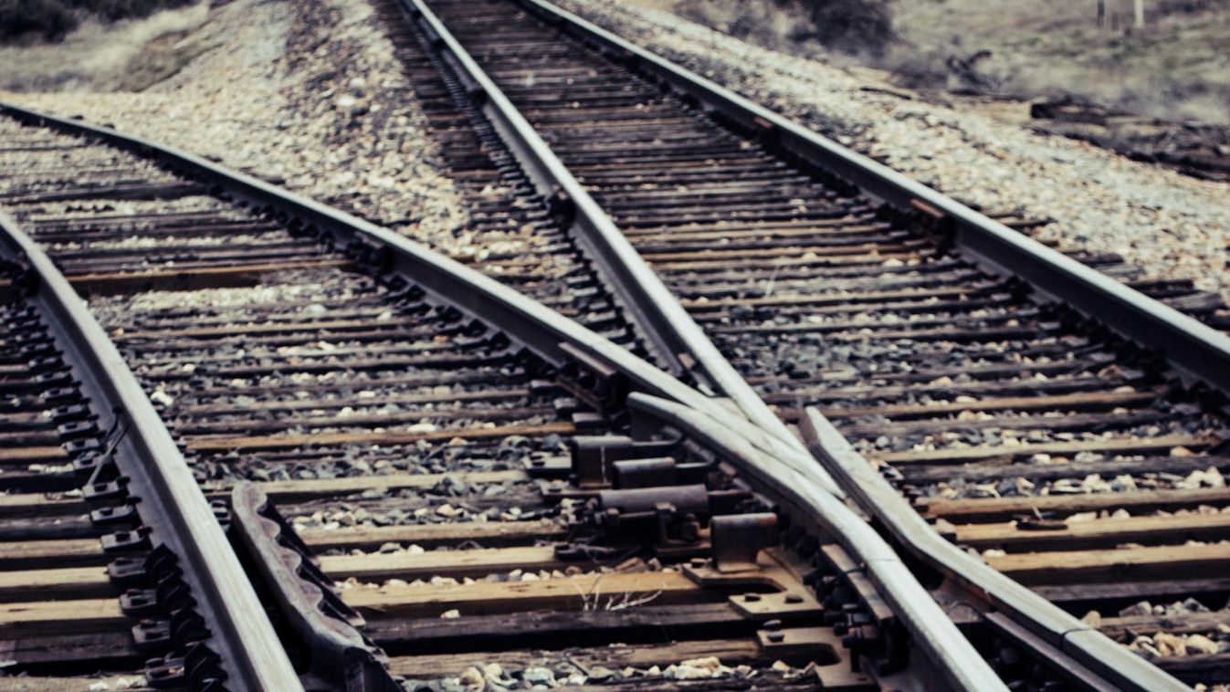 Vonatok üzenete: balesetet okoztak a síneken, vigyázzunk!
