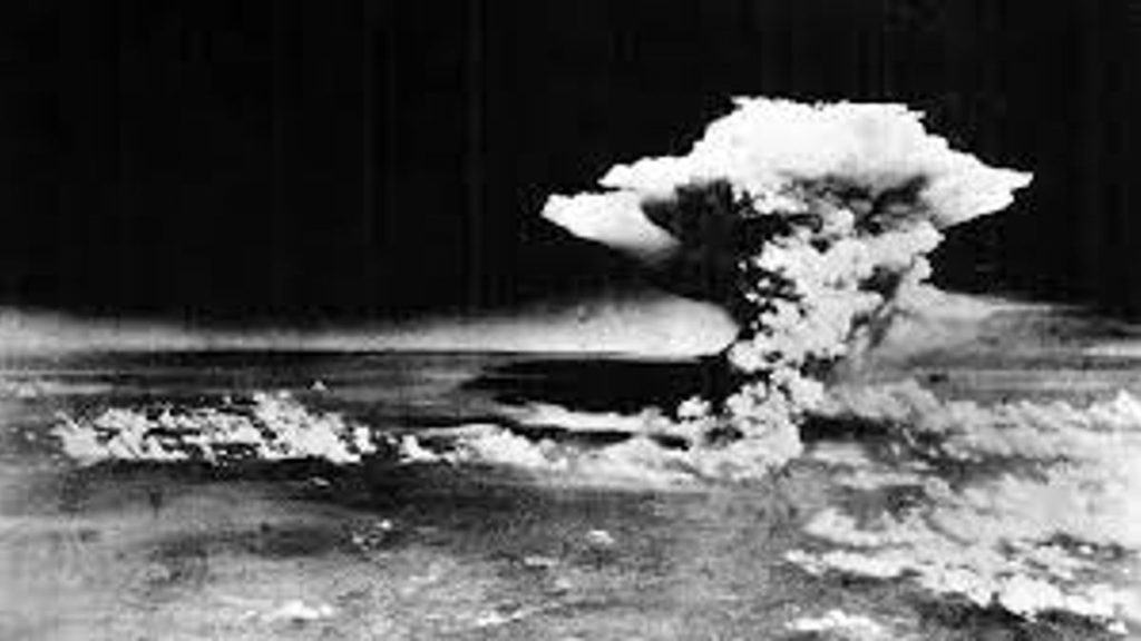 Menczer: A háború és az atombomba elítélésével választjuk a békét
