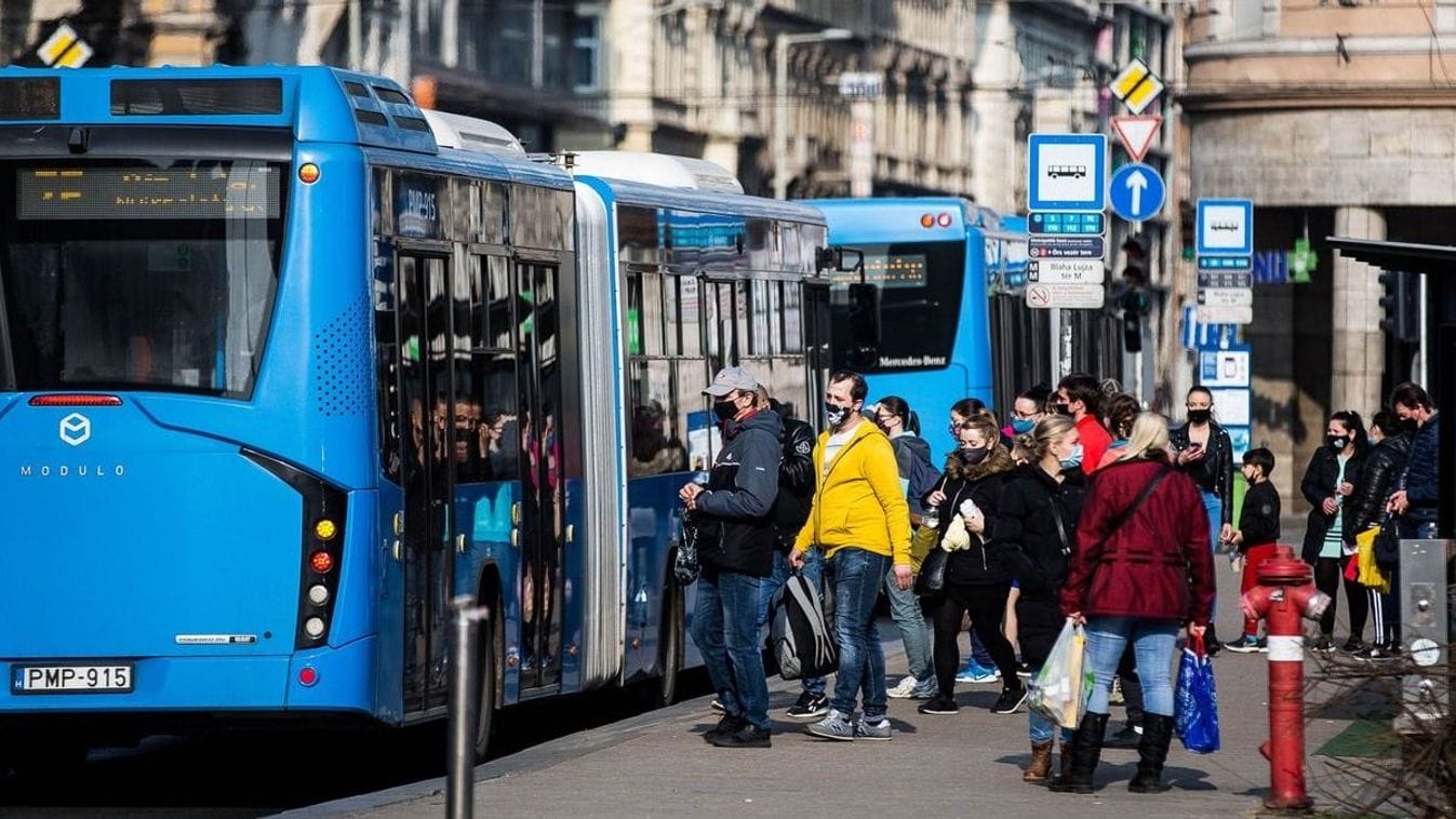 Villamosbaleset miatt pótlóbusz közlekedik a fővárosban