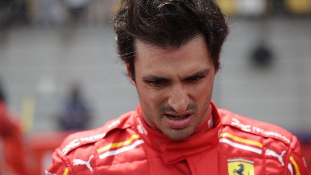 A Ferrari pilótája vakmerő döntéseivel a veszélyes játékot űzi a jövőjével