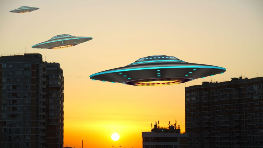 Földönkívüliek által vezetett repülő objektumok az égbolton – Hihetetlen felvétel került a nyilvánosság elé!