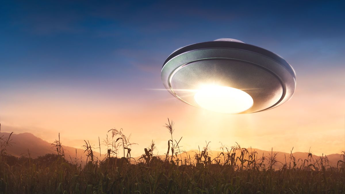 Rendőrök rémültekben: hatalmas UFO landolt előttük