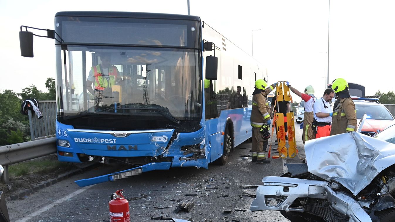 A tragikus budapesti buszbaleset megdöbbentő részletei – helyszíni fotók