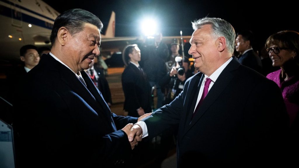 A történelmi találkozás: Orbán Viktor fogadja Kína elnökét Budapesten