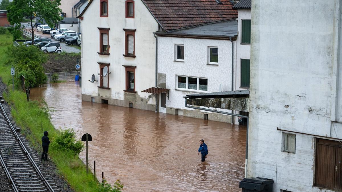 Németországban tomboló viharok: rendkívüli állapotot hirdettek a nyugati részen – fotók, videók a pusztításról