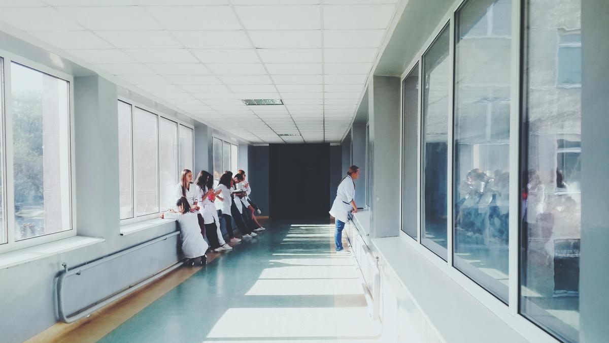 Az egészségügy válságban: több mint 47 ezren várakoznak műtétre a kórházi várólistákon