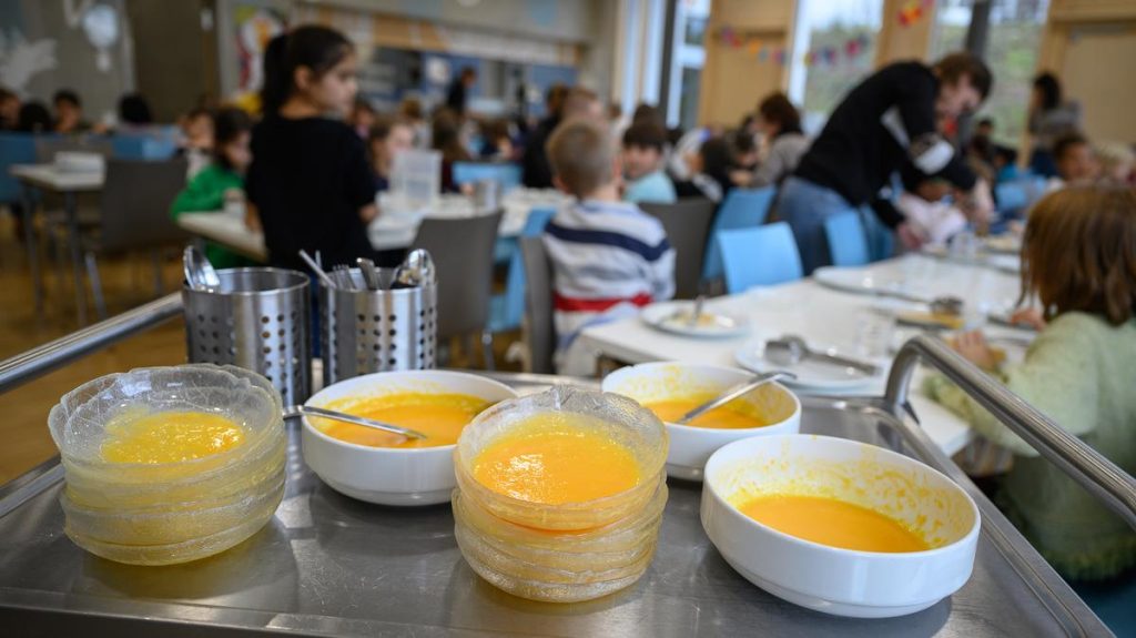 Veszélyes incidens a tolna vármegyei kisiskolában: üvegszilánk került az ételbe szándékosan