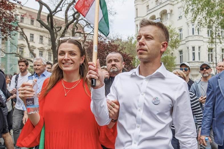 Magyar Péter meghív mindenkit a hajnalig tartó bulira a Békemenet előestéjén a Margitszigeten