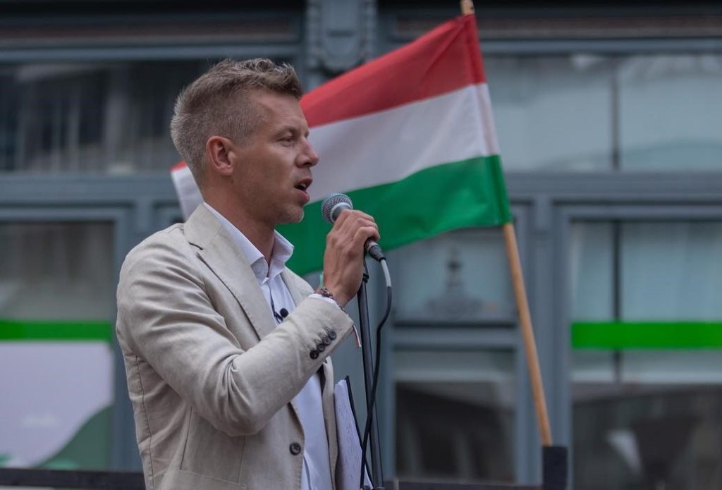 A Závecz felmérése szerint: Magyar Péter pártja az 40 év alattiak körében a Fidesz elé lépett