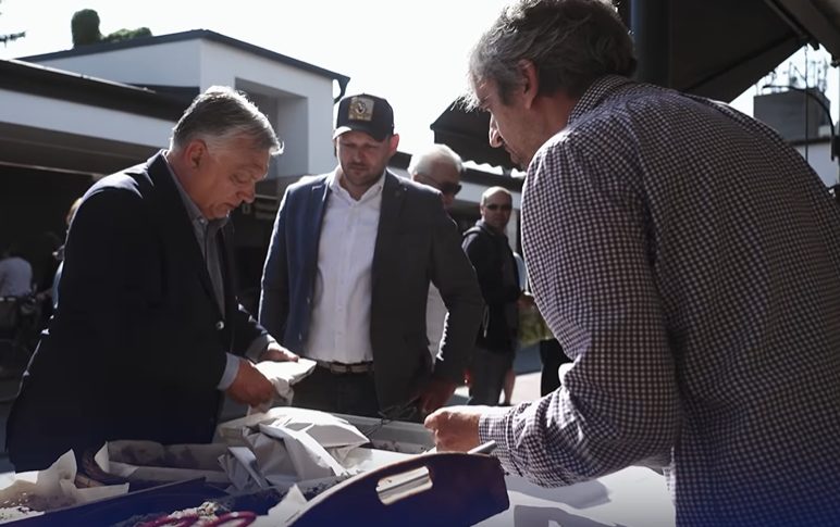 Az Orbán Viktor spontán piacos vásárlásról készült videó bemutatása: Varázslatos pillanatok Esztergomban
