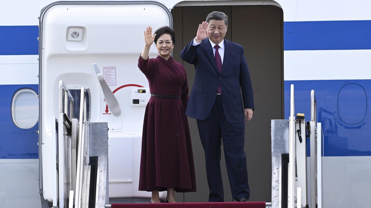 A kínai elnök távozik Budapestről: Orbán Viktor és társa búcsúztatja – fotók