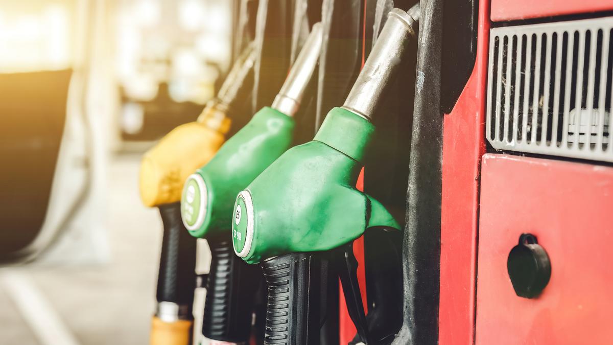 Az emberek érdeke fontosabb, mint a profit!” – Kormányzati kritika a benzinkutasok felé