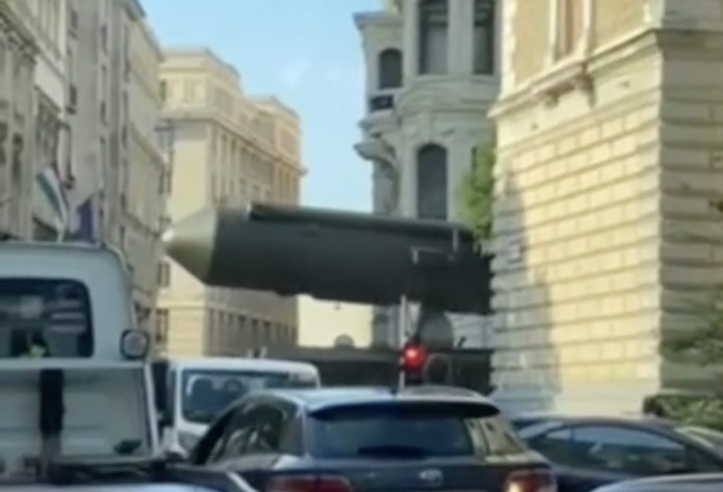 Lenyűgöző látvány: Budapestet átszelve húzott át a hatalmas rakéta