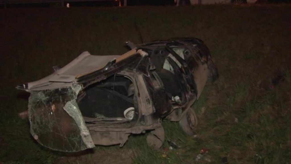 Rémisztő tragédia Miskolcon: autó zuhan a felüljáróról - felvétel az esetről