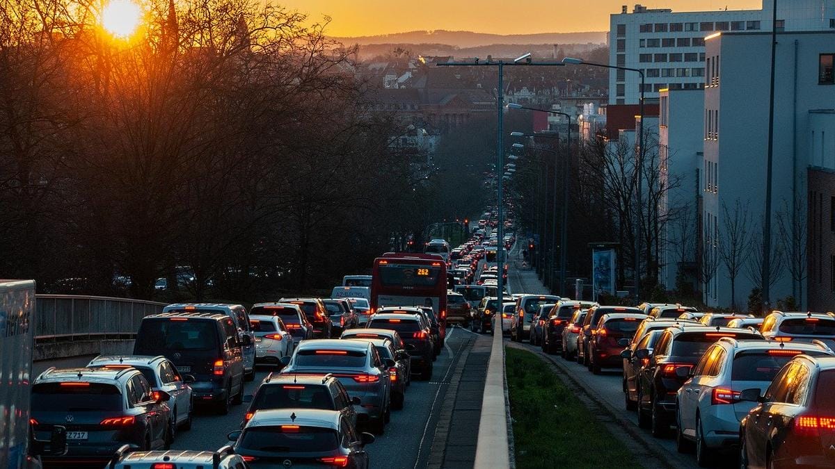 Súlyos baleset az M7-esen: Torlódás és tűzoltók a helyszínen